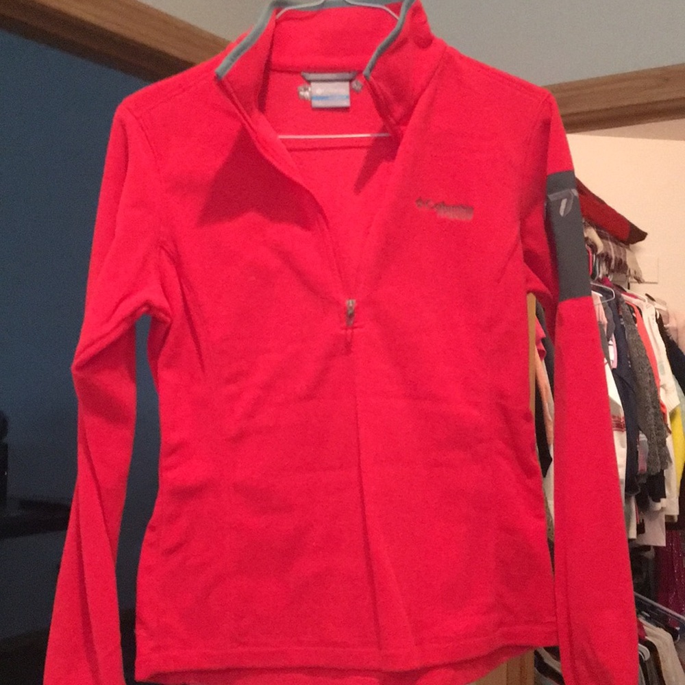Columbia quarter zip pull over.